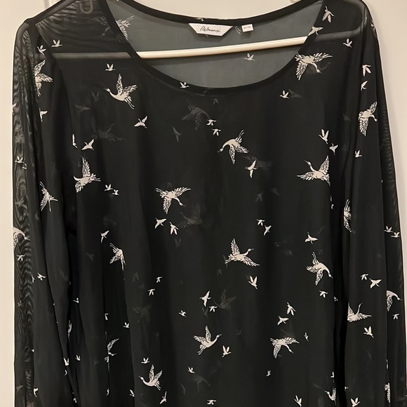 Sheer flying cranes top 😍 - Picture 2 of 6